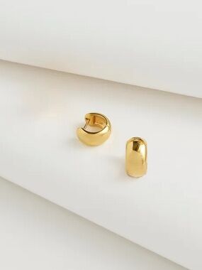 Madewell Demi-Fine Chunky Huggie Hoop Earrings in 14K Gold